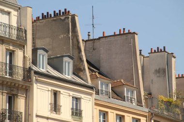 Paris şehir merkezinde klasik mimari