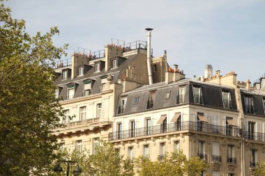 Paris şehir merkezinde klasik mimari