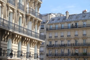 Paris şehir merkezinde klasik mimari