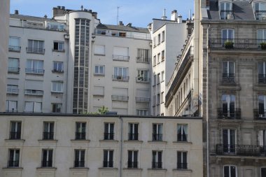 Paris şehir merkezinde klasik mimari