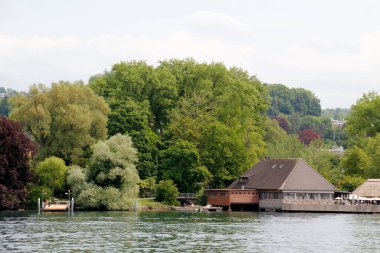 Zürih 'in banliyölerindeki İsviçre alp manzarası