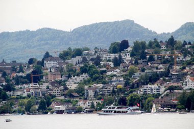 Zürih 'in banliyölerindeki İsviçre alp manzarası
