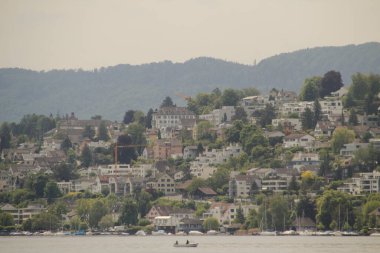 Zürih 'in banliyölerindeki İsviçre alp manzarası