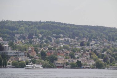 Zürih 'in banliyölerindeki İsviçre alp manzarası