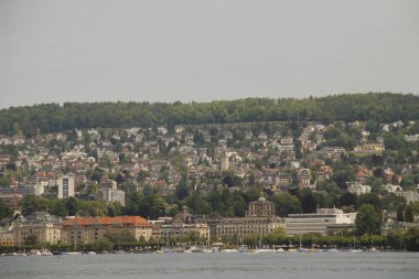 Zürih 'in banliyölerindeki İsviçre alp manzarası