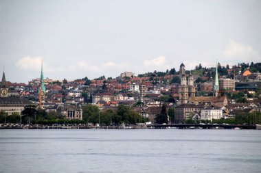 Zürih 'in banliyölerindeki İsviçre alp manzarası