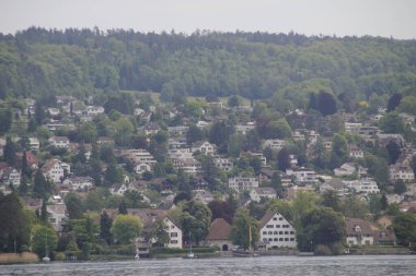 Zürih 'in banliyölerindeki İsviçre alp manzarası