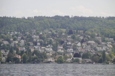 Zürih 'in banliyölerindeki İsviçre alp manzarası