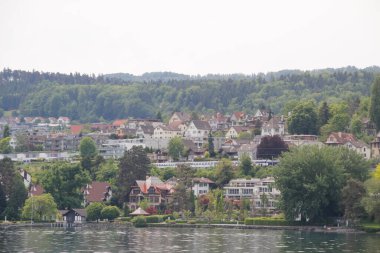 Zürih 'in banliyölerindeki İsviçre alp manzarası
