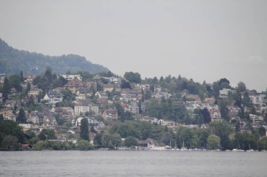 Zürih 'in banliyölerindeki İsviçre alp manzarası
