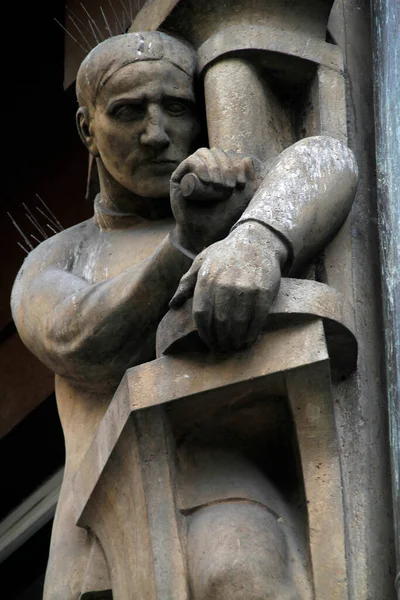 Statue Einem Prager Palast — Stockfoto