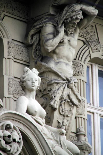 Статуя Дворце Праги — стоковое фото