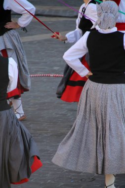 Sokak halk festivalinde Bask dansı