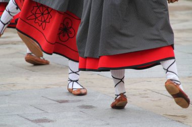 Sokak halk festivalinde Bask dansı