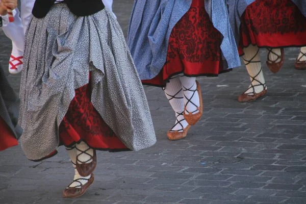 Bir Sokak Festivalinde Bask Halk Dansı Sergisi — Stok fotoğraf