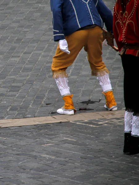 Bir Sokak Festivalinde Bask Halk Dansı Sergisi — Stok fotoğraf