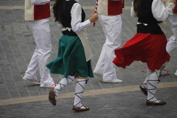 Bir Sokak Festivalinde Bask Halk Dansı Sergisi — Stok fotoğraf