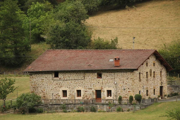 农村典型的巴斯克人住房 — 图库照片
