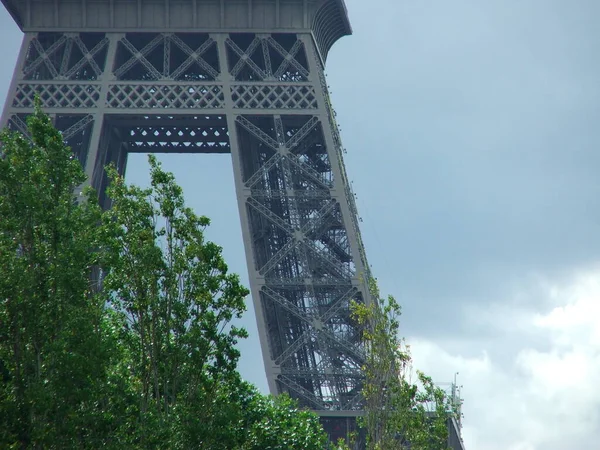 Фрагмент Ейфелевої Вежі Парижі — стокове фото