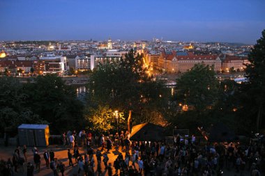 Prag 'ın gece manzarası