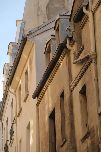 Здание Центре Парижа — стоковое фото