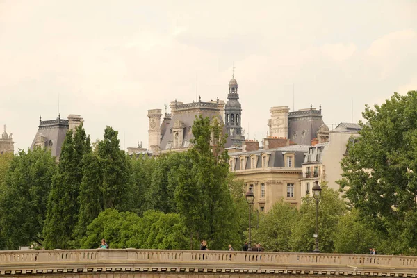 Paris Klasik Bir Apartman Binasının Cephesi — Stok fotoğraf