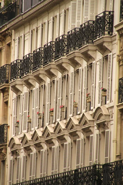 Paris Klasik Bir Apartman Binasının Cephesi — Stok fotoğraf