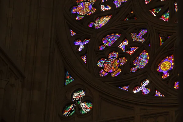 聖ヴィート大聖堂のステンドグラス — ストック写真