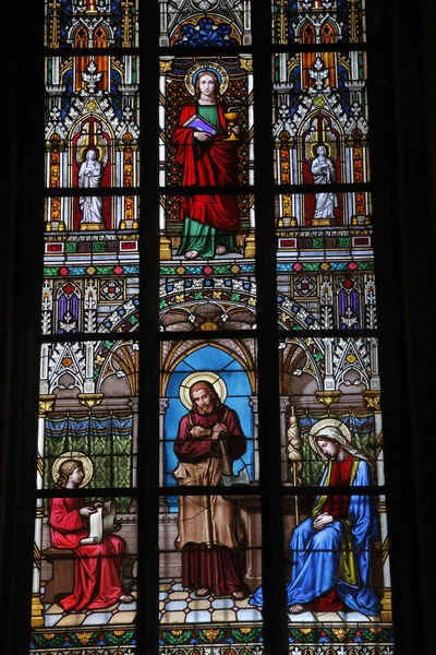 聖ヴィート大聖堂のステンドグラス — ストック写真