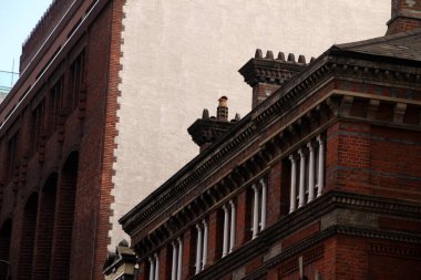 Londra şehir merkezinde bir bina.