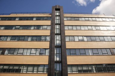 Londra şehir merkezinde bir bina.