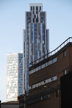 Londra şehir merkezinde bir bina.