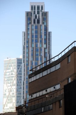 Londra şehir merkezinde bir bina.