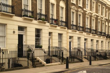 Londra şehir merkezinde bir bina.