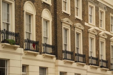Londra şehir merkezinde bir bina.