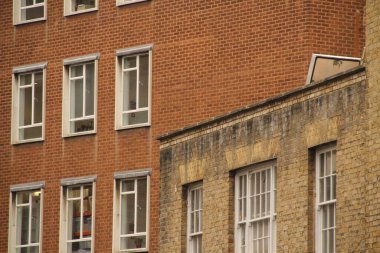 Londra şehir merkezinde bir bina.
