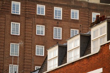 Londra şehir merkezinde bir bina.