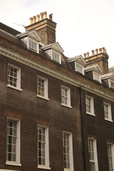 Londra şehir merkezinde bir bina.