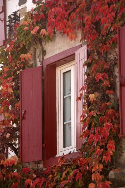 Espelette 'deki tipik Bask evi.