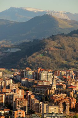 Bir tepeden Bilbao manzarası