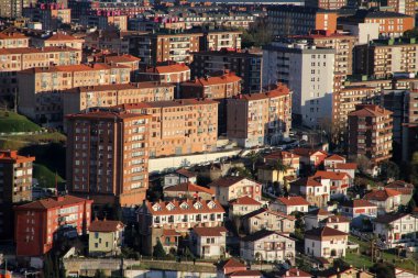 Bir tepeden Bilbao manzarası