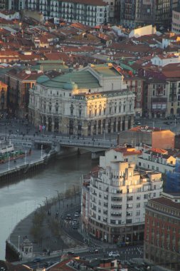 Bir tepeden Bilbao manzarası
