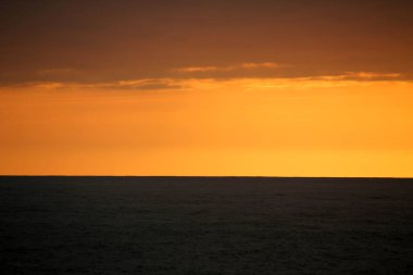 Biarritz, Fransa sahilinde alacakaranlık.