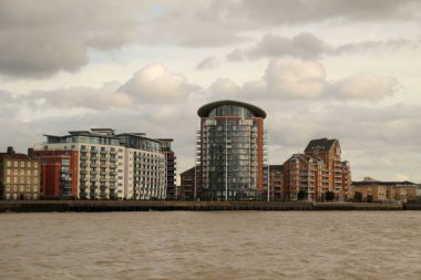 Londra şehir merkezinde bir bina.