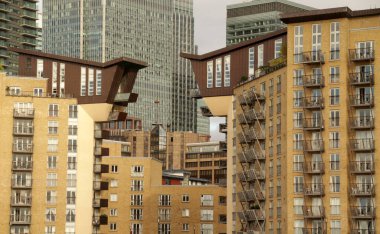 Londra şehir merkezinde bir bina.