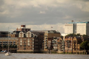 Londra şehir merkezinde bir bina.