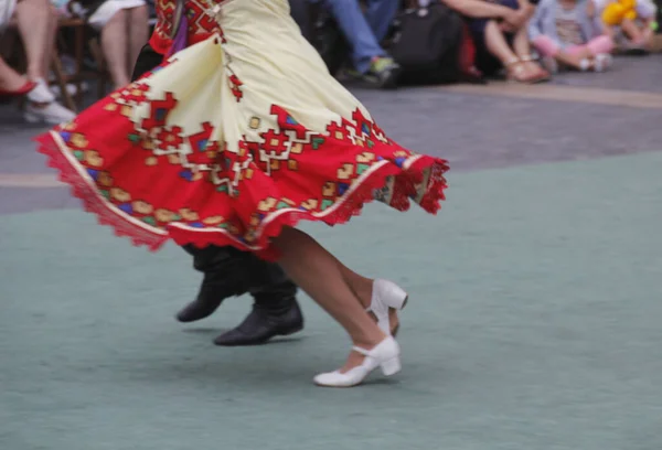 街头音乐节上的俄罗斯民间舞蹈 — 图库照片