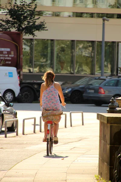Biciklizés Városi Környezetben — Stock Fotó