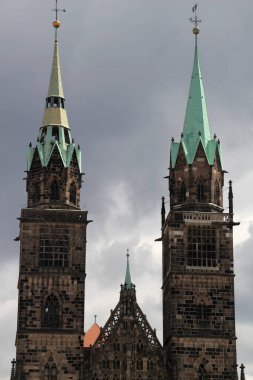 Eski Nuremberg kasabasının mimarisi.