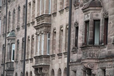 Eski Nuremberg kasabasının mimarisi.